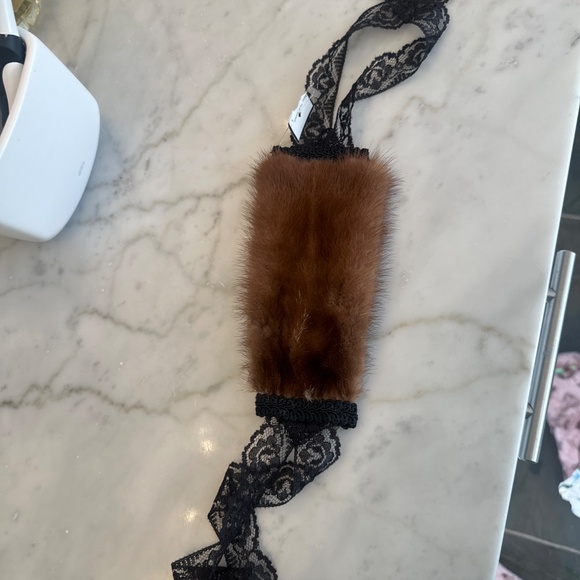 Vintage mink cuff with lace ribbon - Picture 3 of 4